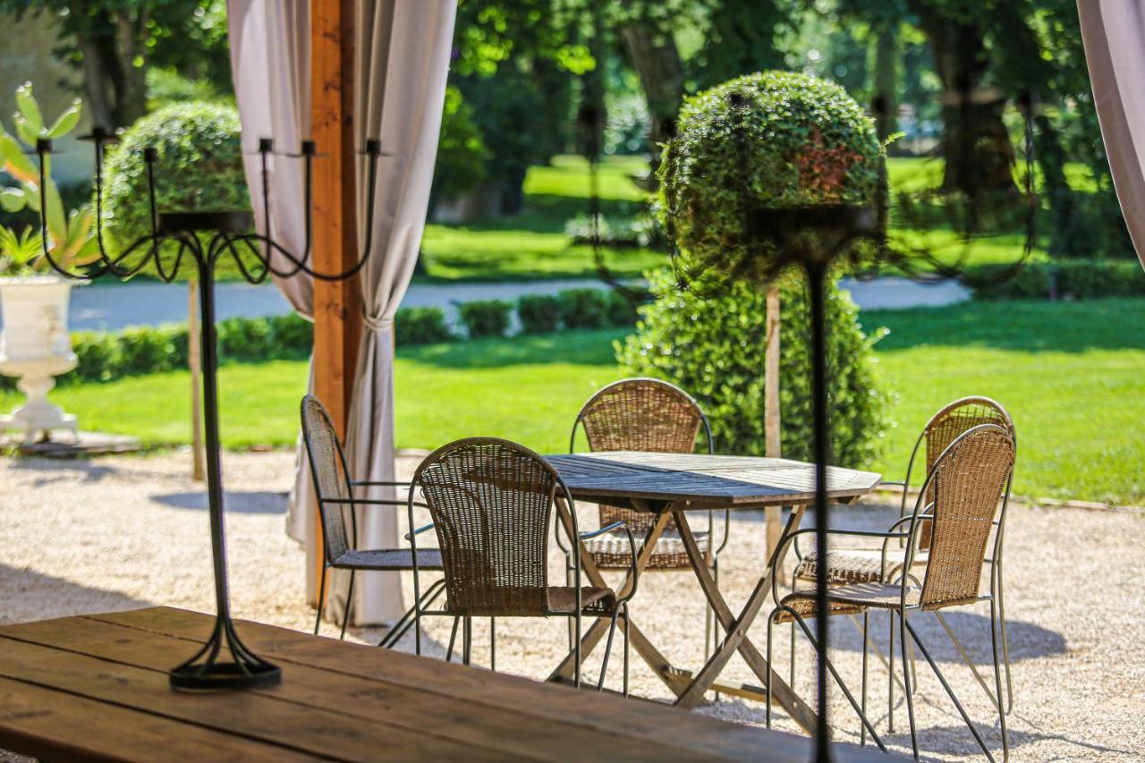Отель Le Manoir Du Thouron Saint-Sulpice  Экстерьер фото