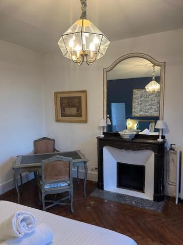 Отель Le Manoir Du Thouron Saint-Sulpice  Экстерьер фото