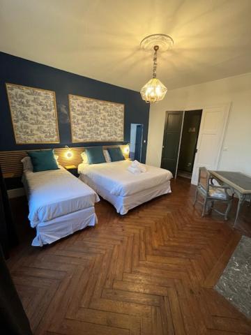 Отель Le Manoir Du Thouron Saint-Sulpice  Экстерьер фото