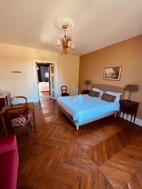 Отель Le Manoir Du Thouron Saint-Sulpice  Экстерьер фото