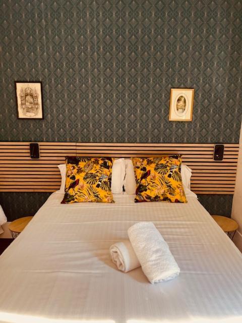 Отель Le Manoir Du Thouron Saint-Sulpice  Экстерьер фото