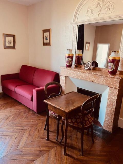 Отель Le Manoir Du Thouron Saint-Sulpice  Экстерьер фото