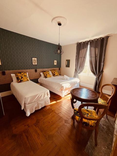 Отель Le Manoir Du Thouron Saint-Sulpice  Экстерьер фото
