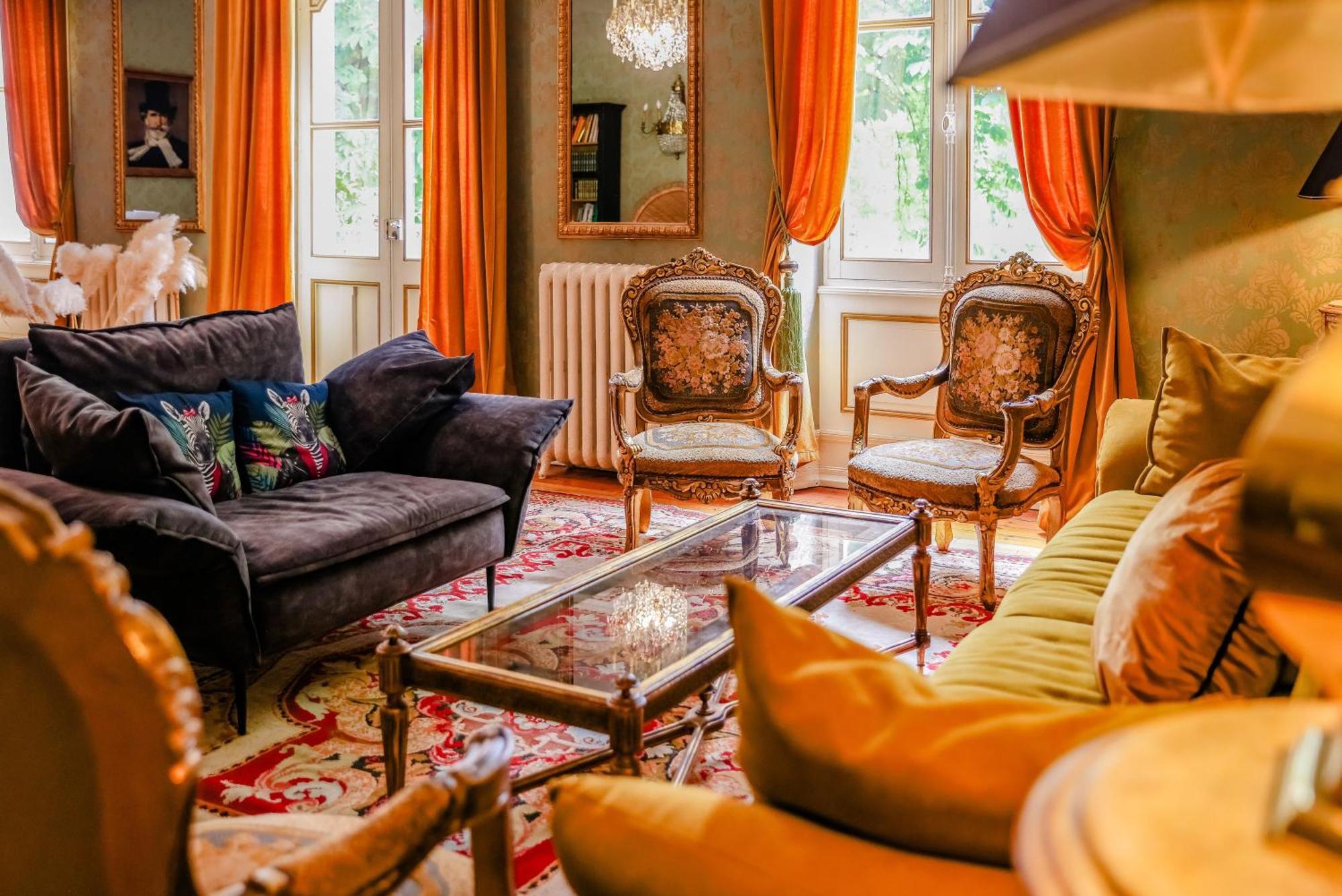 Отель Le Manoir Du Thouron Saint-Sulpice  Экстерьер фото