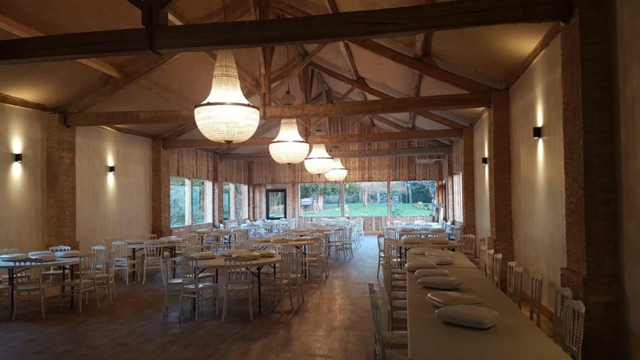 Отель Le Manoir Du Thouron Saint-Sulpice  Экстерьер фото